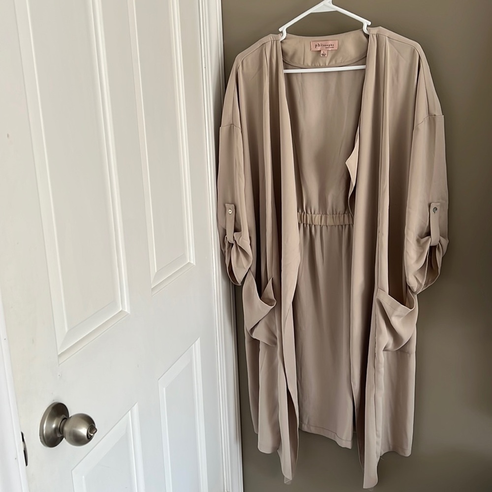 Great condition light weight trench